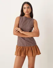 エイソス レディース トップス ワンピース フリル裾 フリル ミニ ノースリーブ ASOS DESIGN sleeveless mini shift dress with ruffle hem in chocolate and navy check Choco