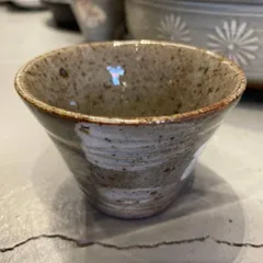 【東あずま店 併売品】 2 フリーカップ お皿 食器 瀬戸物 グレー アート かわいい 柄物 （益子焼っぽいです）のサムネイル