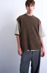 トップマン メンズ アウター パーカー・スウェット クルーネック ベスト セーター Topman Oversize Crewneck Sweater Vest Brown ブラウンのサムネイル