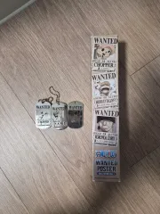 ONE PIECE 正規品 手配書ポスター Vol 1 + メタル キーホルダー まとめ