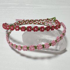 ピンク 薔薇 お花ミサンガ ( 2本セット) - メルカリ