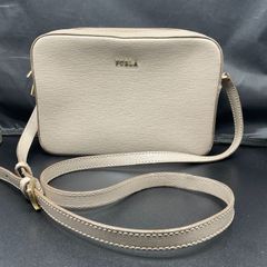 FURLA ショルダーバッグ ホワイト レザー - メルカリ