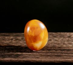 中古 和田玉 瑞獣乗り人物彫刻 掌中物 有翼霊獣 細密彫刻 古玩風