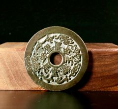 中古 和田玉 瑞獣乗り人物彫刻 掌中物 有翼霊獣 細密彫刻 古玩風