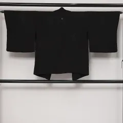 アンティーク 黒羽織 袷 身丈71cm 裄丈64cm 正絹 Cランク 一つ紋（五三桐） Mサイズ 亀甲 植物柄 シック 控え目 黒系 RP 1233-13842