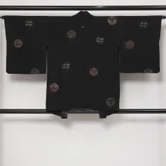 アンティーク 黒羽織 袷 身丈79cm 裄丈64cm 正絹 Aランク 一つ紋（蔦） Mサイズ 紐あり 植物柄 シック 落ち着き 黒系 RP 1233-13938