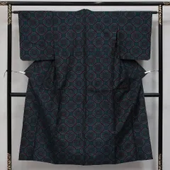紬 単衣 身丈147cm 裄丈61cm 正絹 Aランク カジュアル バチ衿 XSサイズ 蜀江 異国風 落ち着き 紺系 RP 1223-14494
