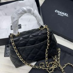 CHANEL ブラック レザー ショルダーバッグ - メルカリ