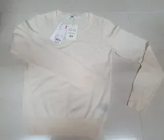 ユニクロ EXTRA FINE MERINO WOOL セーター (新品)