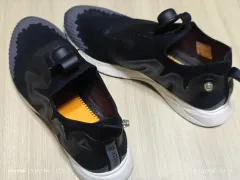 リーボック スニーカ