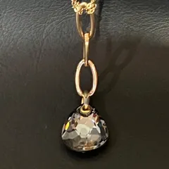 スワロフスキー (Swarovski)　ゴールドチェーン　ドロップ型ネックレス　ペンダント
