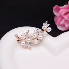 真珠花ブローチスワロフスキージルコン葉コサージュ胸飾り卒業式入学式結婚式用
