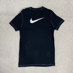 ナイキ ブラック スウッシュ 半袖 Tシャツ
