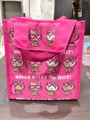 【新品・未使用】HELLO KITTY　サンリオ　ハローキティ　キティちゃん　日焼けキティ　三角マチ　保冷バック　保温　保冷　ランチバック　ピンク　未開封　定価　人気　可愛い　お弁当