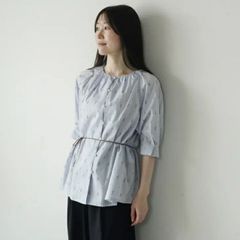 新品 BLUELEA EMBROIDERYJACQUARDBLOUSE ブルレア - メルカリ
