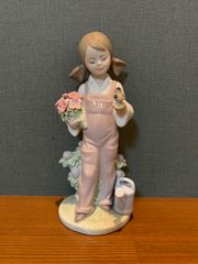 リヤドロ小鳥と話す少女 小鳥と話す少女 | リヤドロ公式オンライン