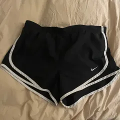 ナイキ ウィメンズ ドライフィット ランニング ショートパンツ M