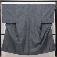 男着物 袷 身丈136cm 裄丈67cm 正絹 Aランク カジュアル 棒衿 Sサイズ 亀甲 古典的 落ち着き 紺系 RP 1224-15061