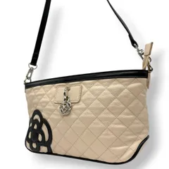 【極美品】クレイサス CLATHAS ショルダーバッグ クロスボディ 斜め掛け可 キルティング レザー 本革 ホワイト 白 ブラック 黒 バイカラー カメリア モチーフ 花柄 フラワー シルバー金具 チャーム付 ミニバッグ ポシェット s20