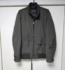 トミーヒルフィガー メンズ ブルゾン ジャケット カーキ