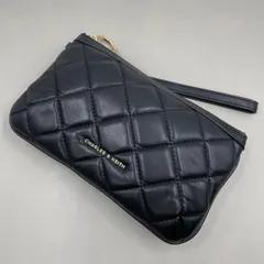 極美品　Charles & Keith　チャールズアンドキース　化粧ポーチ　マルチポーチ　Cressida クレシダ　キルティング　キルトリストレット　ゴールド金具　レザー　黒　ブラック
