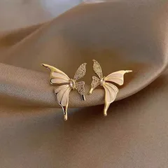 ピアス レディース 蝶々 アシンメトリー デザイン ゴールド 上品 キラキラ 韓国風 おしゃれ フェミニン 大人可愛い 小顔効果 デート 女子会 通勤 パーティー 結婚式 二次会 クリスマス バレンタイン プレゼント 人気