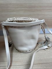 CHRISTIAN VILLA レザー スタッズ巾着バッグ モカブラウン - メルカリ