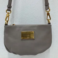2440　MARC BY MARC JACOBS　 マークバイマークジェイコブス　 ショルダーバッグ　斜めがけ　レザー　 グレージュ系　無地　ロゴ　クロスボディ　 Classic Q Percy　レディース