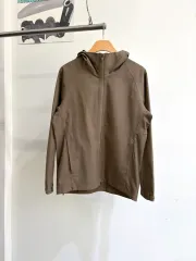 UNIQLO ウィンドブレーカー