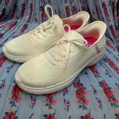 スケッチャーズ SLIP-INS アイボリー スニーカー 225mm