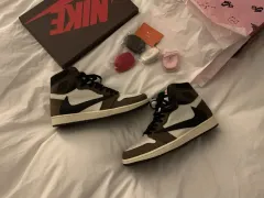 275 ジョーダン1 トラヴィス スコット ハイ og