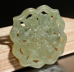 中古 和田玉 透かし彫り 如意文ペンダント 青玉 中国美術 鑑定書付CL0021 中古 和田玉 透かし彫り 如意文ペンダント 青玉 中国美術 鑑定書付
