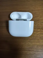 美品（正規品）Apple AirPods 第4世代 充電ケースのみ　ノイキャン有り