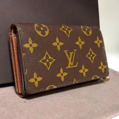 a40 ポルトフォイユ トレゾール　インターナショナル 新型　Louis Vuitton ルイ ヴィトン　2つ 折り　二つ折り　フラップ ボタン 式　財布　コンパクト　ミニ ウォレット　モノグラム