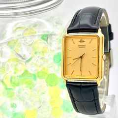 【派手なカスタム宝飾czベゼルのほぼ未使用品　電池新品 】文字盤ゴールド。 高級アップルウォッチケースブランド『ゴールデンコンセプト』から
