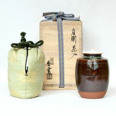 竹内靖之作 備前焼 肩衝茶入 濃茶器 花兎仕覆付 茶道具 共箱　AC1170 竹内靖之作 備前焼 肩衝茶入 濃茶器 花兎仕覆付 茶道具 共箱 AC1170