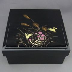 未使用】山本寛斎 黒漆重箱 うさぎと苺のデザイン - メルカリ