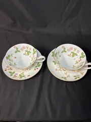ウェッジウッド ワイルドストロベリー ピオニー ティーカップ・ソーサーセット×2