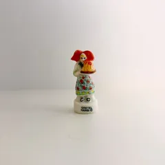 ヴィンテージ　ハンシのアルザス　クグロフを持った少女のフェーヴ　フェーブ　フランス製　ミニチュア　陶器　雑貨　置物