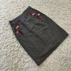[신품 미사용] MEW'S REFINED CLOTHES (뮤즈 리파인드 클로즈) 무릎 길이 꽃무늬 자수 스커트 정가 7,900엔+세 여성 M 사이즈
