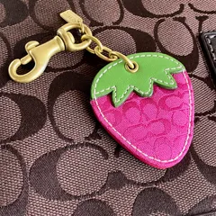 希少✨COACH Strawberry Signature Pink Charm RARE Coach Vintage Pink Strawberry Signature Bag Charm Keychain