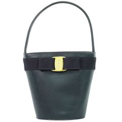 Ferragamo フェラガモ ヴァラ ハンドバッグ イエロー - メルカリ