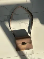 状態良好なDonkieクロスボディーバッグ出品