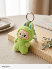 【激レア・新品】LABUBU イニシャルキーホルダー V グリーン 限定カラー