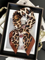 アクセサリー レディース スカーフ 1枚 高級ブランド レオパード柄スカーフ、レディース フェイクシルク ネッカチーフ、カジュアル 多用途 装飾用小スカーフ、ドレスコーディネートに最適