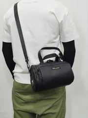 バッグ メンズ ショルダーパック メンズクロスボディバッグ ショルダー ラウンドシリンダーバッグ バケットバッグ スリングバッグ ショルダーバッグ サイドバッグ、旅行、学校、カレッジ、彼氏への夏のギフト、ヴァケーシ