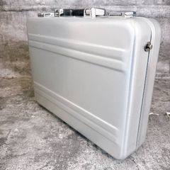 ☆ 【格安！半値以下！】エースのオシャレなホワイト色の 