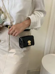 バッグ レディース ショルダーバッグ クロコダイルパターンロッククラスプ ショルダーバッグ 上品なチェーンストラップ ミニクロスボディバッグ