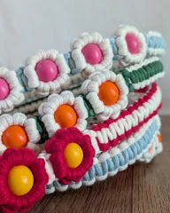 ​後ろ姿まで大人可愛い。レトロ配色のマクラメフラワーショルダーストラップ 120センチ