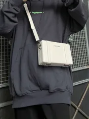 バッグ メンズ ショルダーパック 調節可能なストラップ ニュートラル ミニPUボックス クロスボディバッグ 白 シンプルデザイン、桃の木クリスマス メンズバッグ バケーション父の日ギフト レトロバッグ ビンテージシ